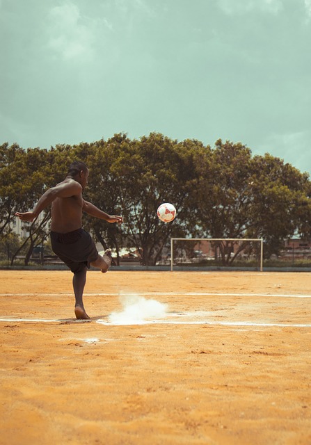 詹姆斯复出砍下25分8助攻4篮板 创四项纪录 助湖人逆转击败灰熊.